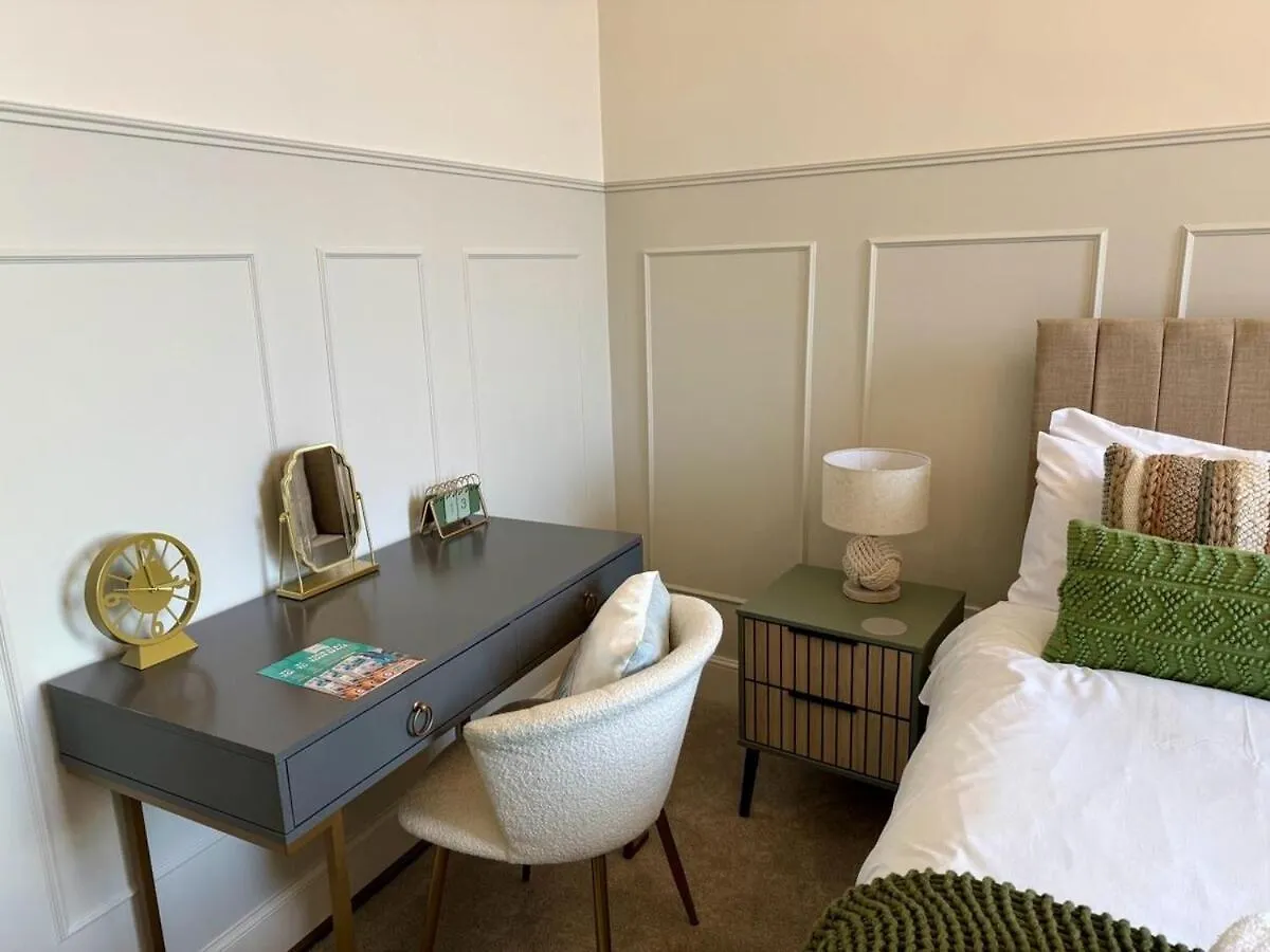 Near Hospital, 2Bd, 1Bath, Free Parking, Central Gloucester