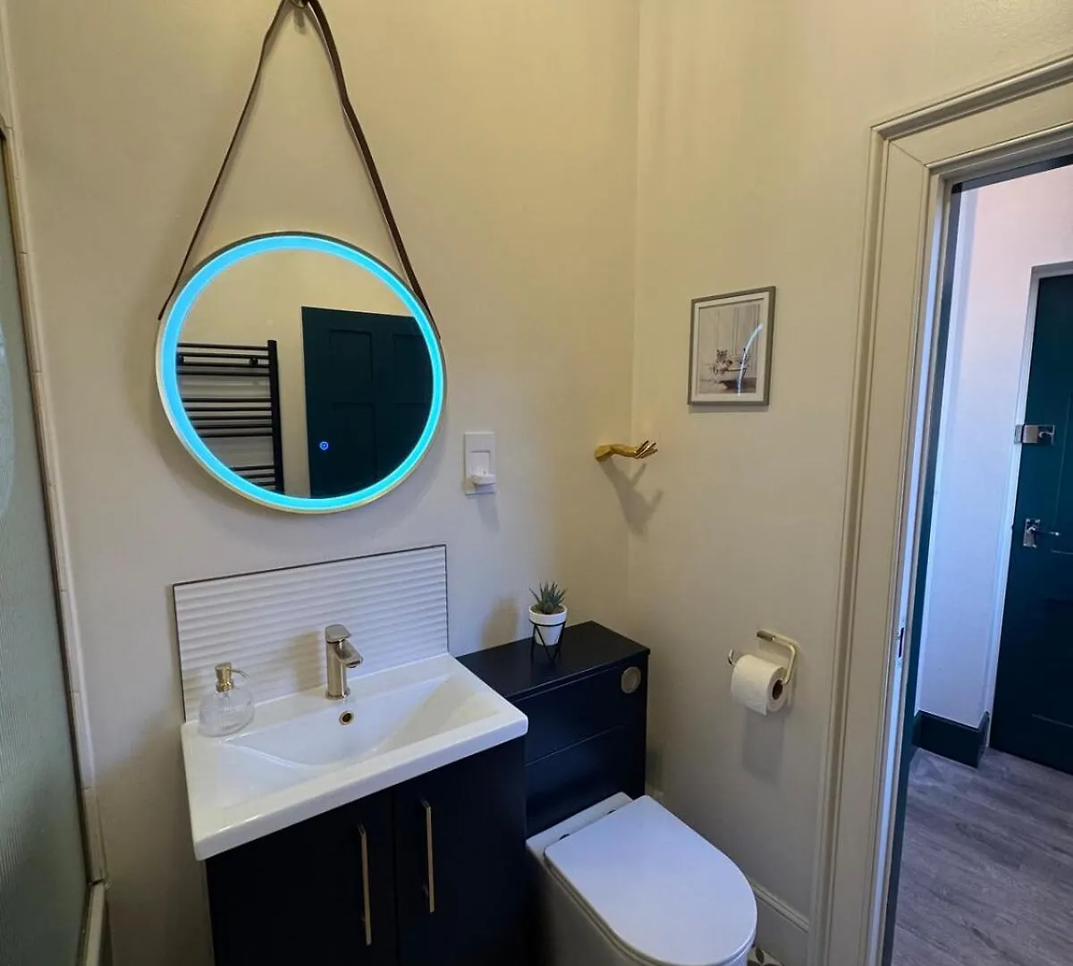 Near Hospital, 2Bd, 1Bath, Free Parking, Central Gloucester Apartment